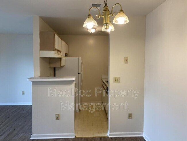 Building Photo - 38 White Pine Cir