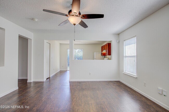 Foto del edificio - 930 Wynfield Cir