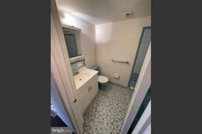 Foto del edificio - 7758 Rockwell Ave