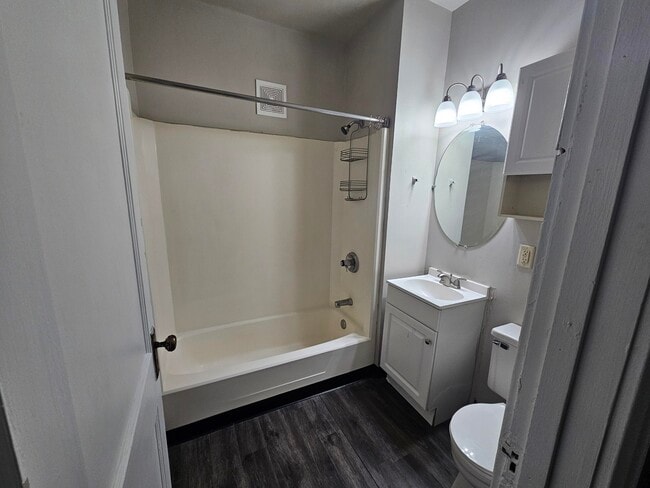 Foto del edificio - 130 Forest Ave