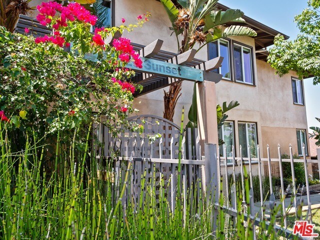 Building Photo - 2420 Sunset Blvd