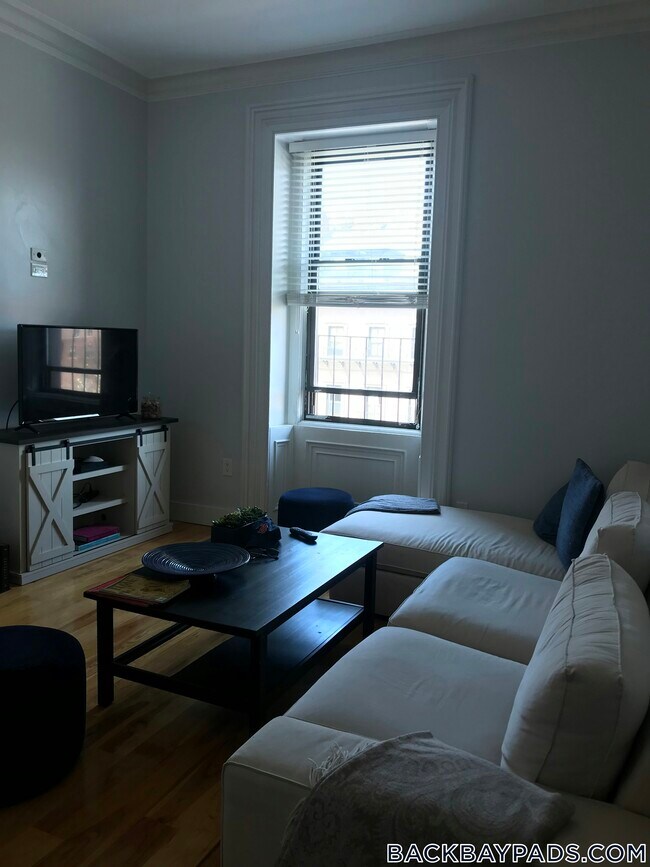 Building Photo - 113 Beacon St