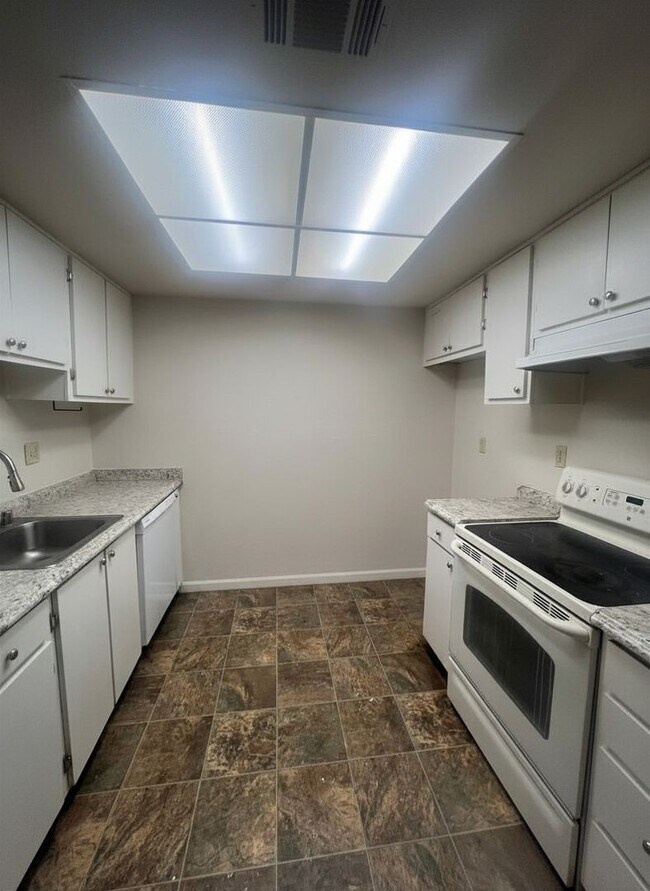 Foto del edificio - 9365-67 CAMADA COURT