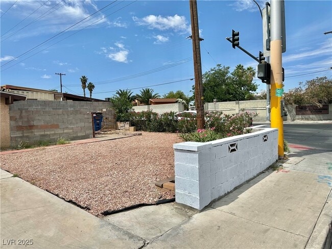 Building Photo - 4317 W Oakey Blvd