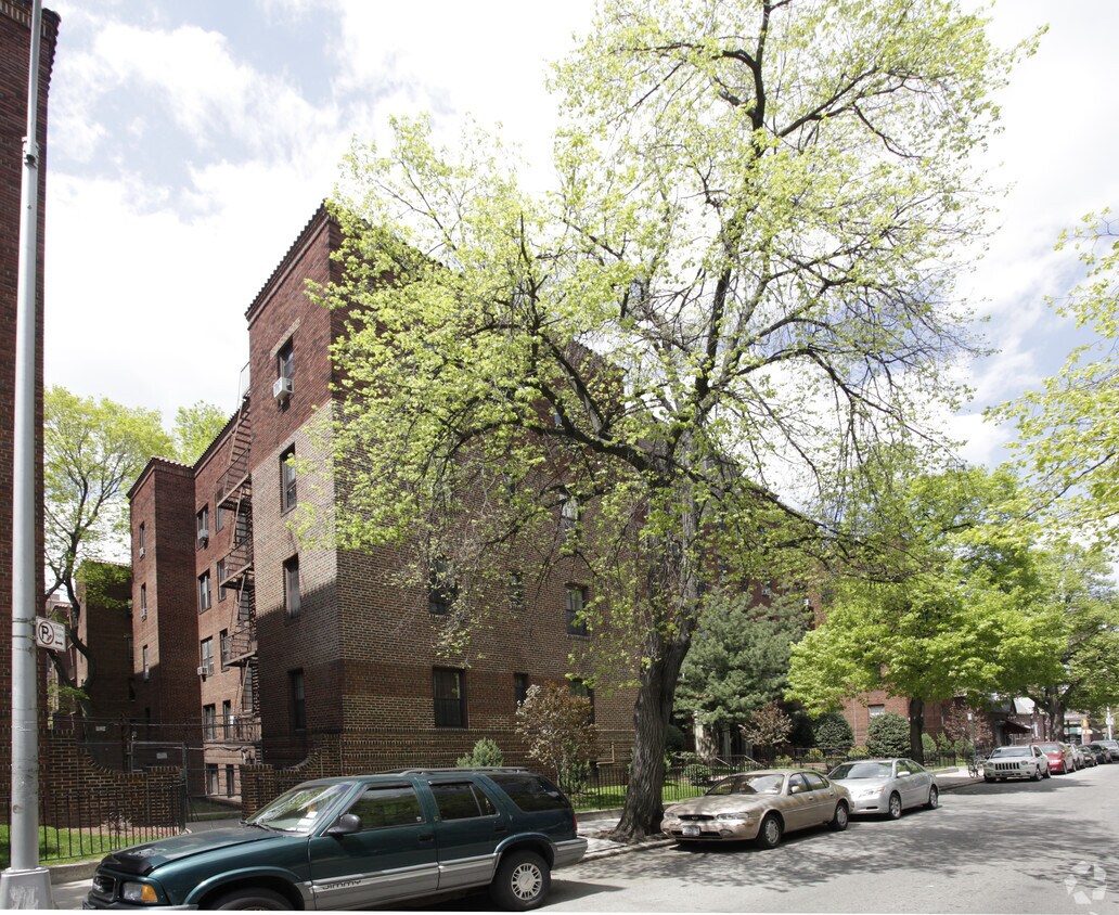 Primary Photo - 3715 83rd St