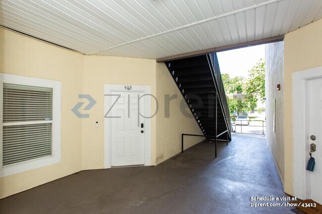 Foto del edificio - 7920 Merrill Rd