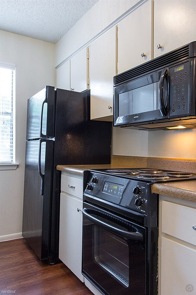 Building Photo - 1 br, 1 bath Apartment - 202 W French Pl