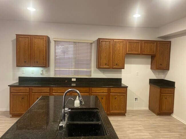 Foto del edificio - 102 Elderberry Ct