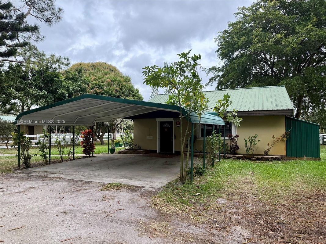 Foto principal - 5710 SW 133rd Ave