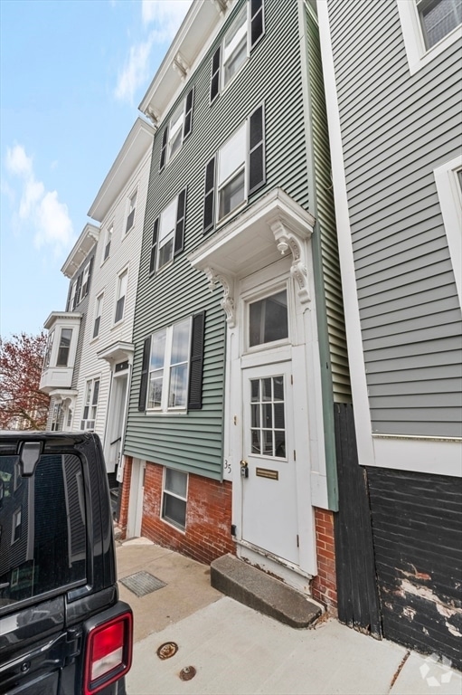 Building Photo - 35 Allston St