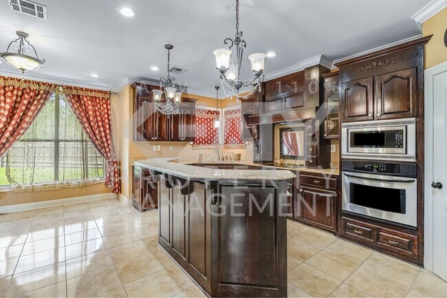 Building Photo - Luxurious 4 bedroom home in Lafayette!
