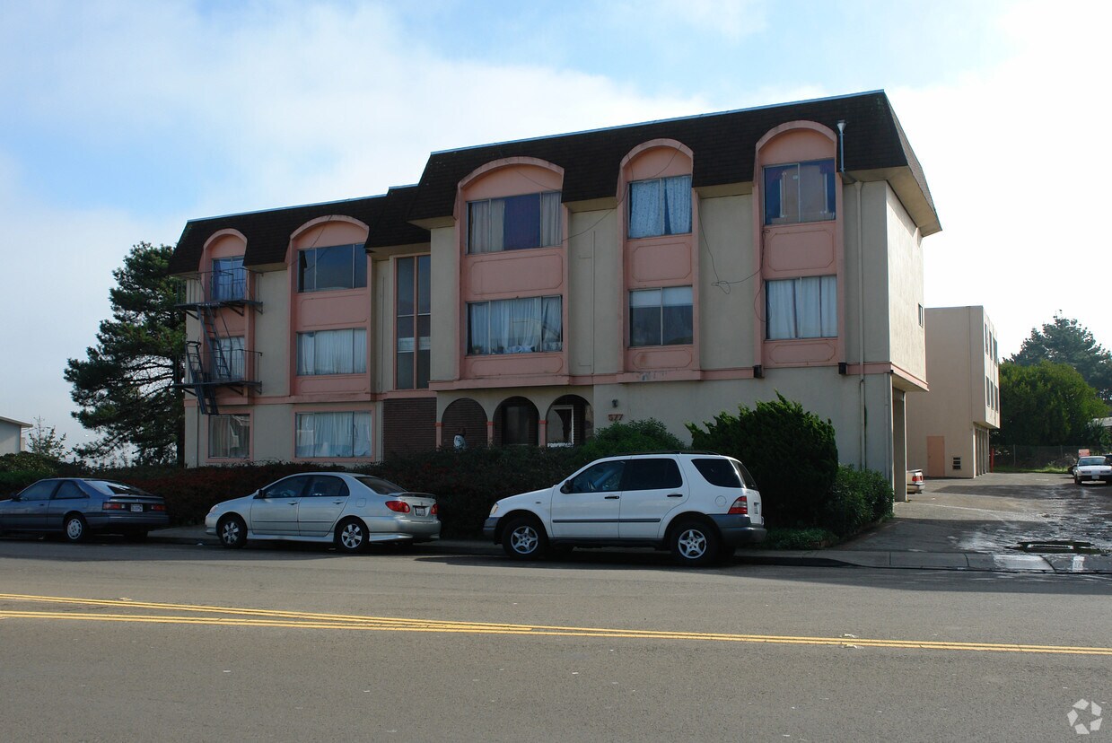 Foto del edificio - 577 Clarinada Ave
