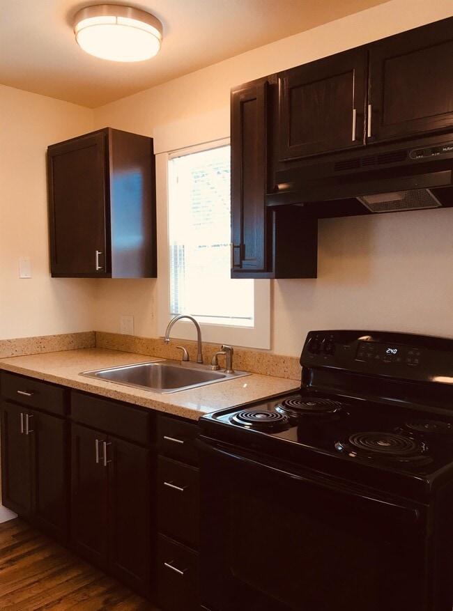 Foto del edificio - 4550 Lakeshore Blvd