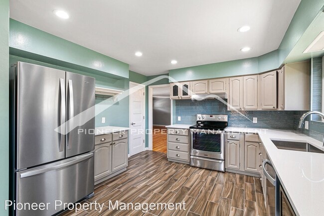Building Photo - 3 br, 2 bath House - 3910 Balsam St.