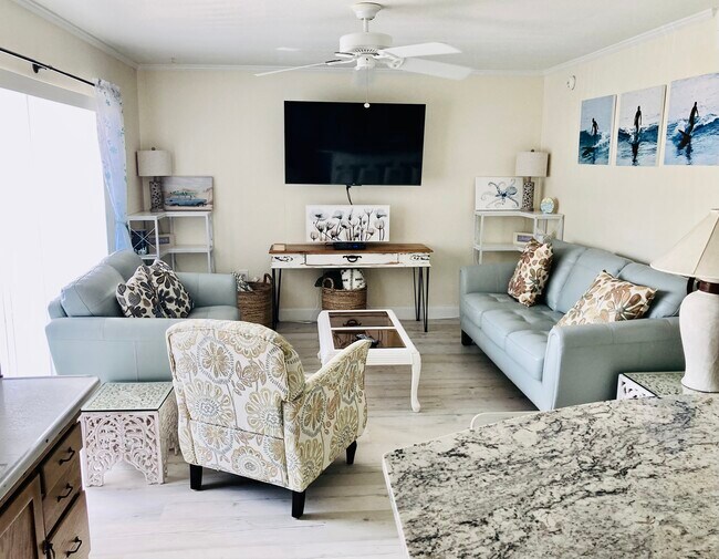 Foto del edificio - 770 Diplomat Blvd