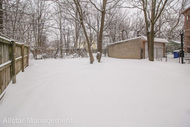 Building Photo - 3 br, 1 bath House - 11501 Continental Avenue