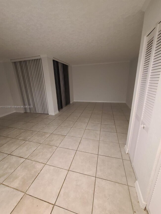 Foto del edificio - 8275 SW 152nd Ave