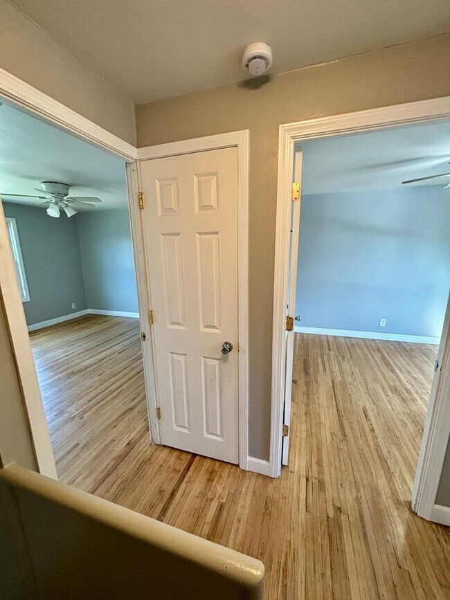 Foto del edificio - 2 Bed, 1 Bath townhouse in Waterloo for rent!