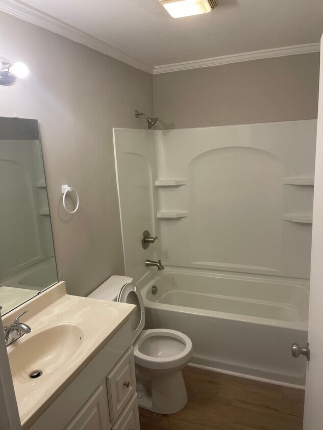 Building Photo - 1425 Parkhurst Dr