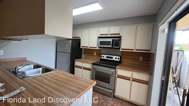 Building Photo - 2 br, 2.5 bath House - 5258 Willow Ct