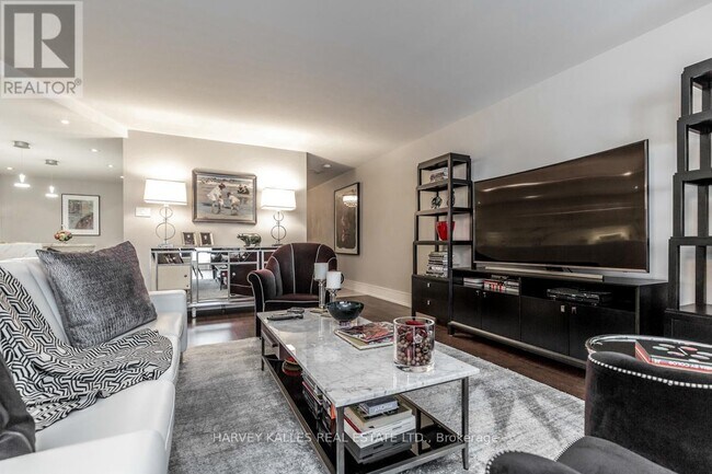 Photo du bâtiment - 110 Bloor St W