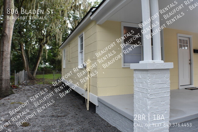 Building Photo - 806 Bladen St Beaufort, SC 29902