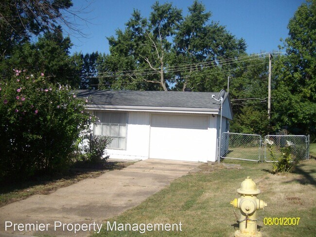 Foto del edificio - 3 br, 1 bath House - 404 Sheron Ave