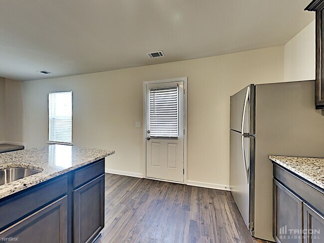 Building Photo - 207 Renwick Dr