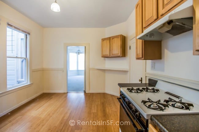 Building Photo - 2857 Bush St