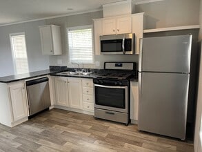 Building Photo - 270 Spruce
