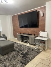 Building Photo - 497 Linden Ave S