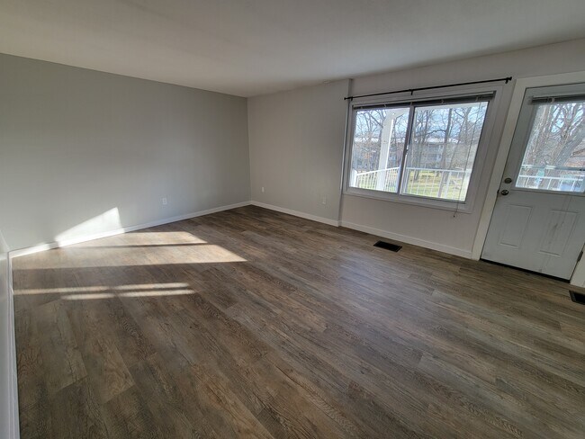 Foto del edificio - 281 Gardner Ave