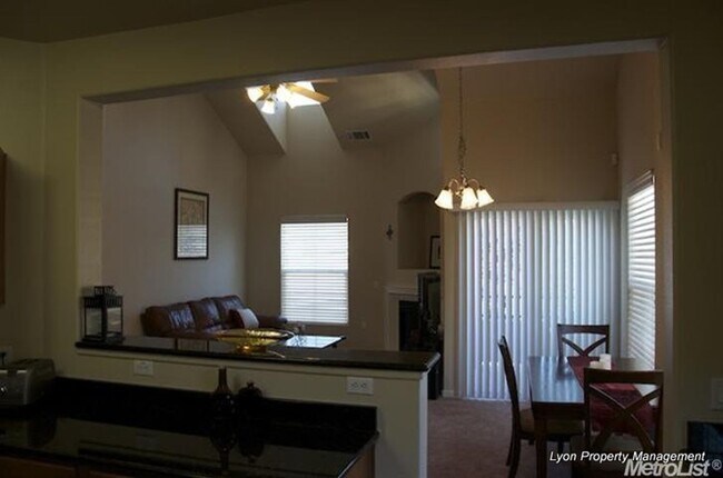 Foto del edificio - Cozy Condo nestled in Syrah at Natomas!