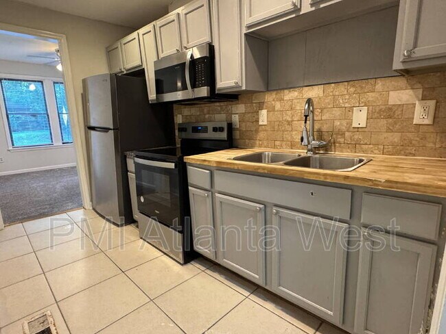 Foto del edificio - 1796 Spring St NW