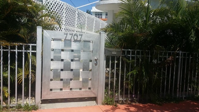 Photo - 7707 Hawthorne Ave House