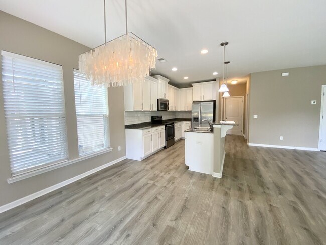 Foto del edificio - Four-Bedroom Home for Rent in Palmetto Poi...