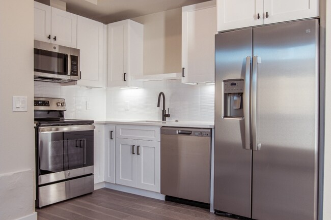 Building Photo - 4025 Jason St