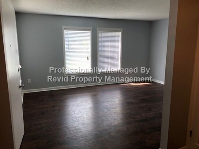 Building Photo - MUST SEE Midtown Apartment!  Newly Renovat...
