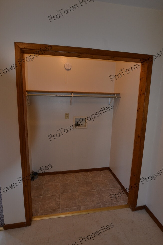 Foto del edificio - 711 N Hickory St