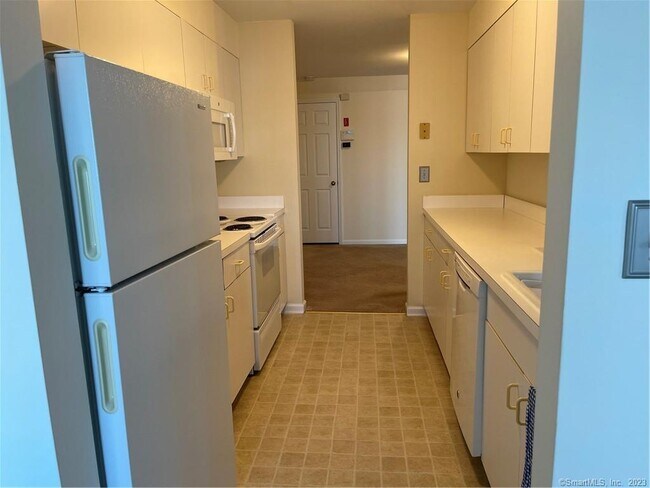 Building Photo - 131 Breakers Ln