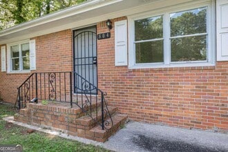 Building Photo - 804 Brookdale Dr SW