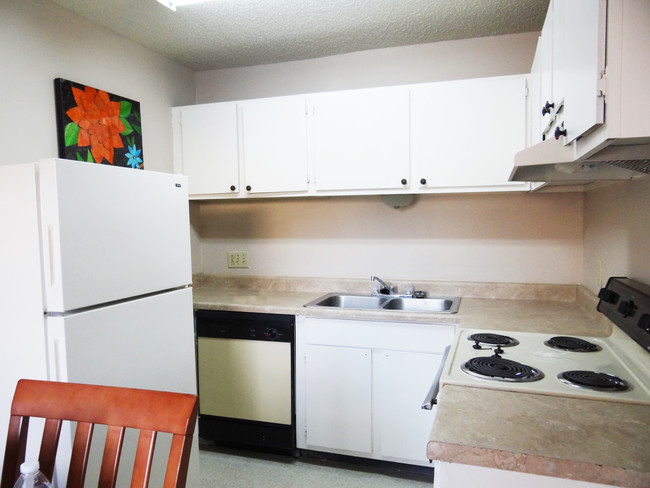 Kitchen - Cambridge West Apartments