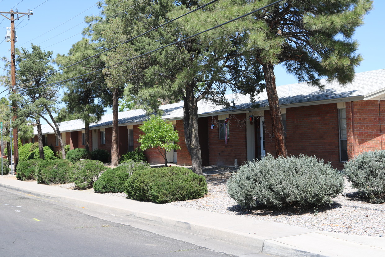 Uptown Gardens Apartments Albuquerque, New Mexico - Uptown Gardens