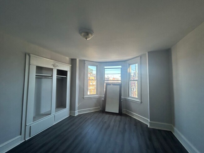 Foto del edificio - Large 4Br house with 4BTR PHA voucher !