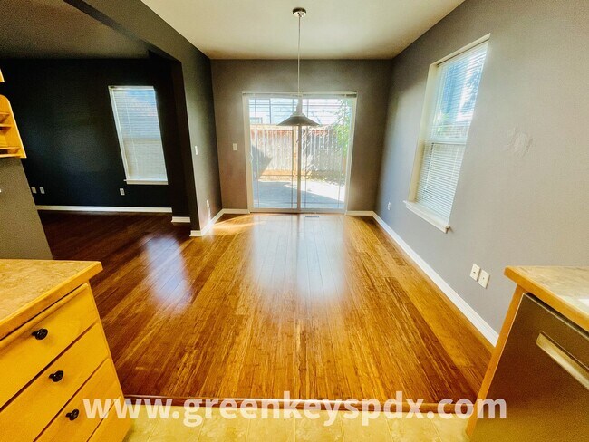Foto del edificio - 3 Bedroom, 2.5 Bathroom Townhouse in N Por...