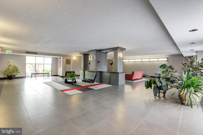 Foto del edificio - 200 N Pickett St