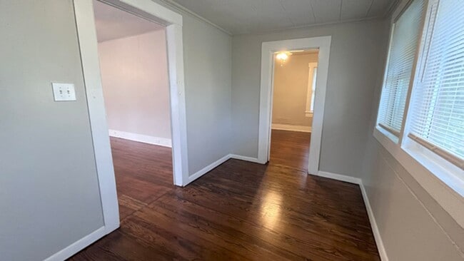Building Photo - Updated Vintage Vibes Just Minutes from Do...