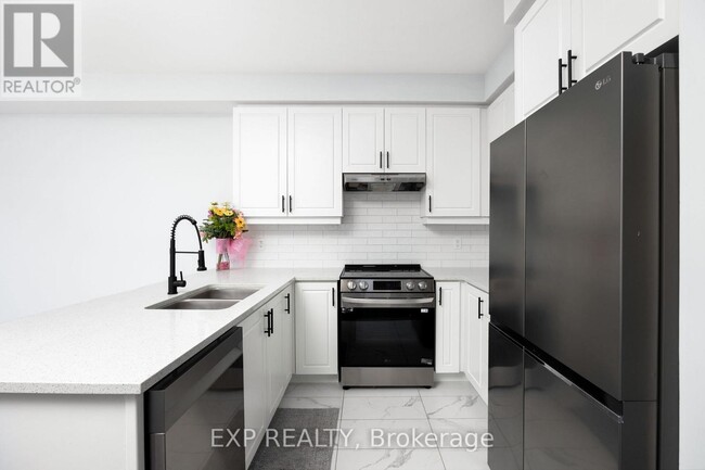 Building Photo - 5 Milady Cres