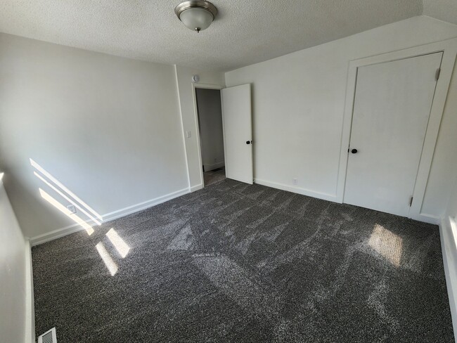 Foto del edificio - 1012 E 15th St