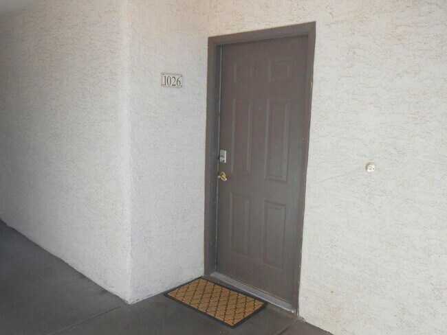 Foto del edificio - Spacious 1 Bedroom Condo in Gated Communit...